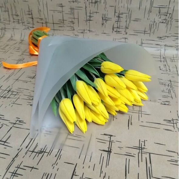 25 жёлтых тюльпанов